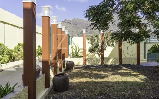 Villa with Large Garden next to Bajamar Yacht Club