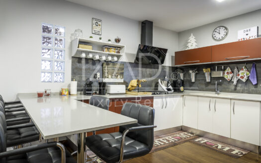 Chalet Independiente a estrenar con piscina, amplias terrazas, apartamento independiente,…