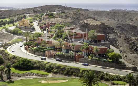 Chalet en Urbanización Privada dentro de Salobre Golf