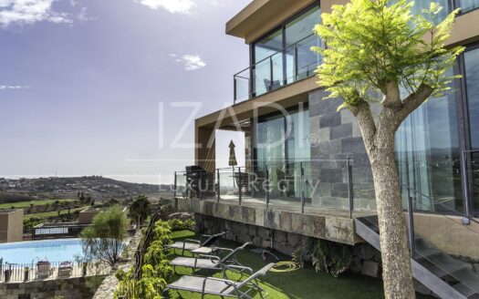 Chalet en Urbanización Privada dentro de Salobre Golf