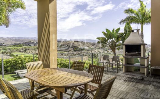 Chalet en Urbanización Privada dentro de Salobre Golf