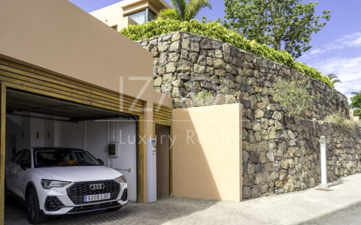 Chalet en Urbanización Privada dentro de Salobre Golf