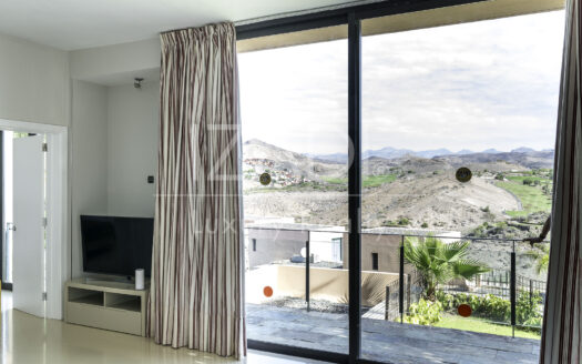 Chalet en Urbanización Privada dentro de Salobre Golf