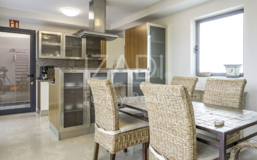 Chalet en Urbanización Privada dentro de Salobre Golf