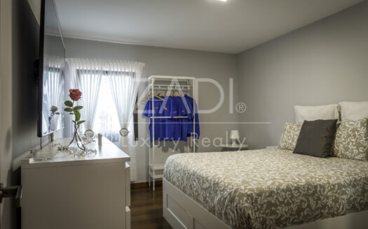 Chalet Independiente a estrenar con piscina, amplias terrazas, apartamento independiente,…