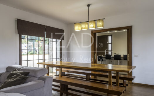 Chalet in Tacoronte with Panoramic Views and Rustic Plot