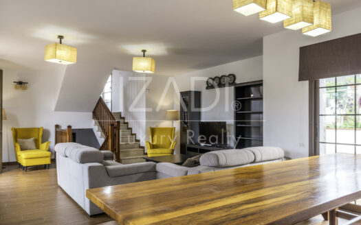 Chalet in Tacoronte with Panoramic Views and Rustic Plot