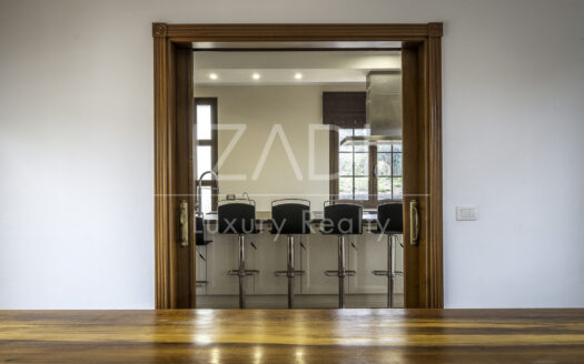 Chalet in Tacoronte with Panoramic Views and Rustic Plot