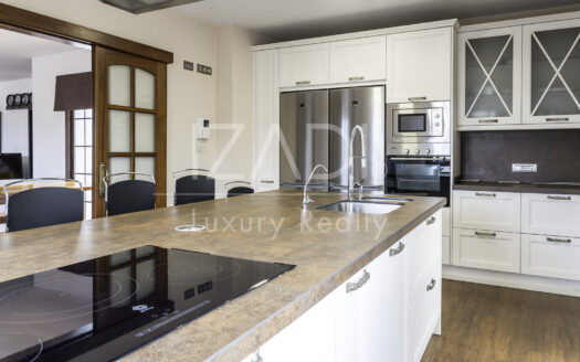 Chalet in Tacoronte with Panoramic Views and Rustic Plot