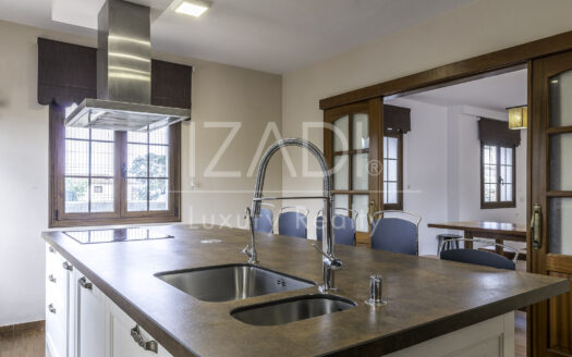 Chalet in Tacoronte with Panoramic Views and Rustic Plot