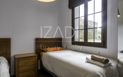 Chalet in Tacoronte with Panoramic Views and Rustic Plot