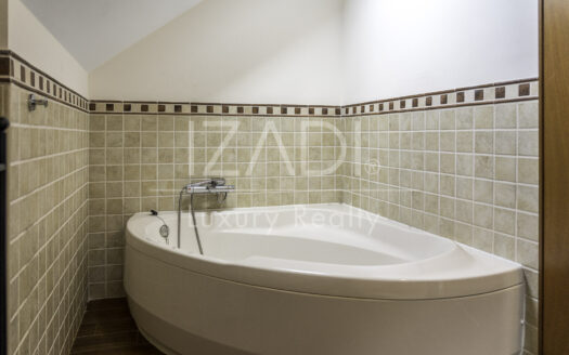 Chalet in Tacoronte with Panoramic Views and Rustic Plot