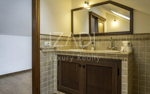 Chalet in Tacoronte with Panoramic Views and Rustic Plot