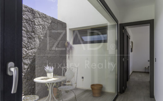 Exclusive Luxury Villa in Lanzarote – Elegance and Privacy in Costa Teguise