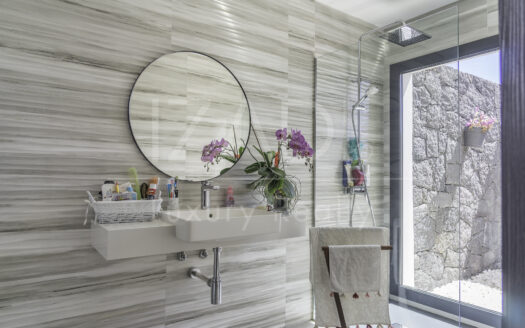 Exclusive Luxury Villa in Lanzarote – Elegance and Privacy in Costa Teguise