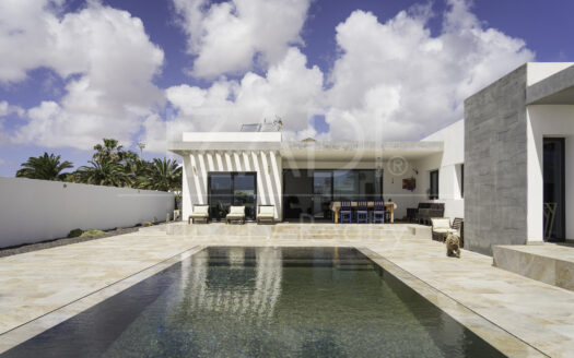 Exclusive Luxury Villa in Lanzarote – Elegance and Privacy in Costa Teguise