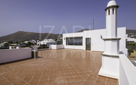 Villa with Large Garden and Pool Overlooking the Sea in Mácher, Lanzarote