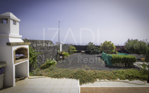 Villa with Large Garden and Pool Overlooking the Sea in Mácher, Lanzarote