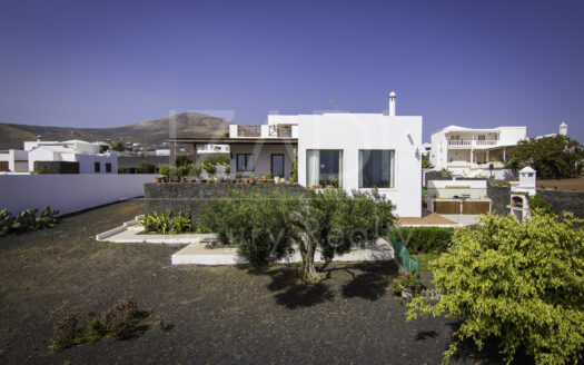 Villa with Large Garden and Pool Overlooking the Sea in Mácher, Lanzarote