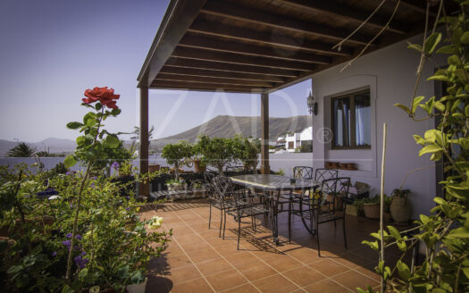Villa with Large Garden and Pool Overlooking the Sea in Mácher, Lanzarote