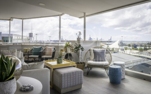 Ático de lujo con terraza y vistas panorámicas a los muelles y el mar en Parque Santa Catalina