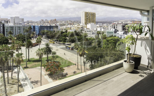 Ático de lujo con terraza y vistas panorámicas a los muelles y el mar en Parque Santa Catalina