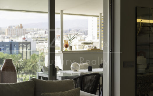Ático de lujo con terraza y vistas panorámicas a los muelles y el mar en Parque Santa Catalina