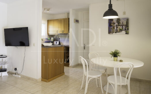 Bungalow con carácter y gran terraza y jardín en Rocas Rojas, San Agustín