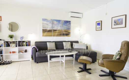 Bungalow con carácter y gran terraza y jardín en Rocas Rojas, San Agustín