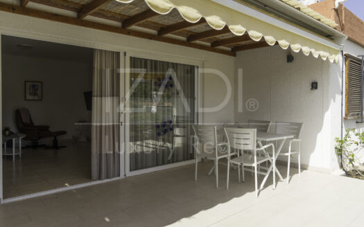 Bungalow con carácter y gran terraza y jardín en Rocas Rojas, San Agustín