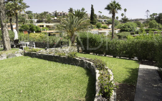 Bungalow con carácter y gran terraza y jardín en Rocas Rojas, San Agustín