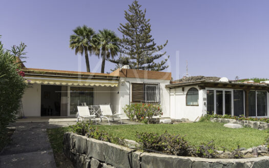 Bungalow con carácter y gran terraza y jardín en Rocas Rojas, San Agustín