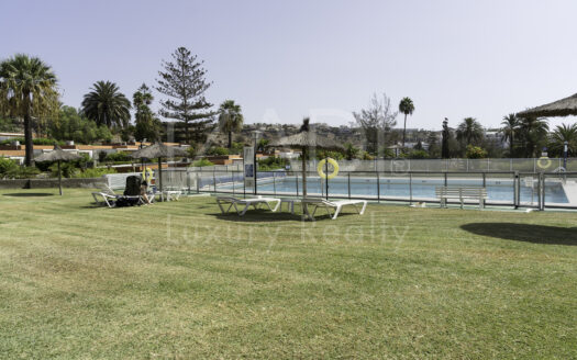Bungalow con carácter y gran terraza y jardín en Rocas Rojas, San Agustín