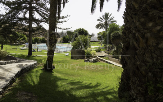 Bungalow con carácter y gran terraza y jardín en Rocas Rojas, San Agustín