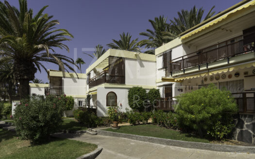 Bungalow con carácter y gran terraza y jardín en Rocas Rojas, San Agustín